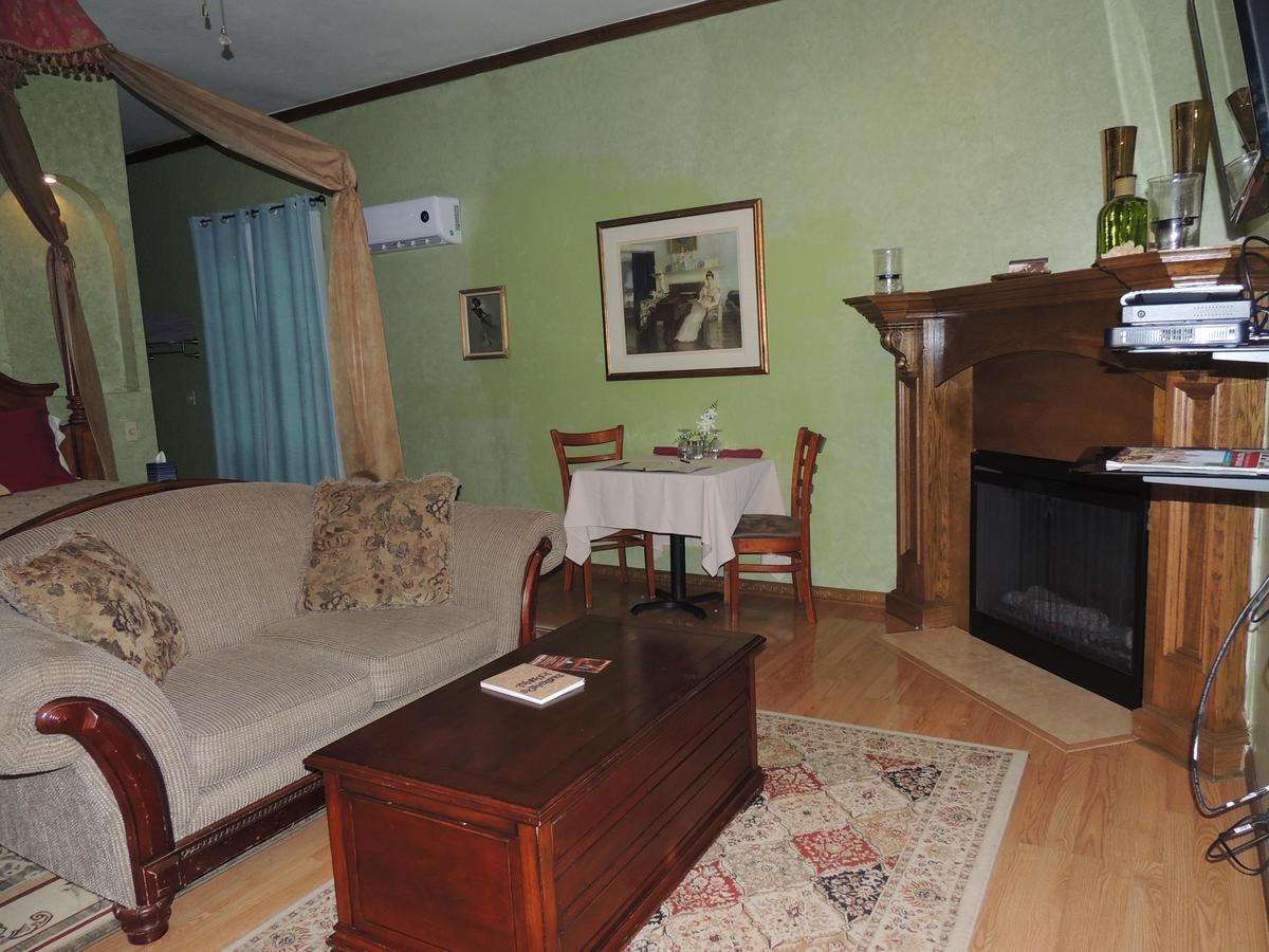 The Whispering Pines Inn - thumb 43