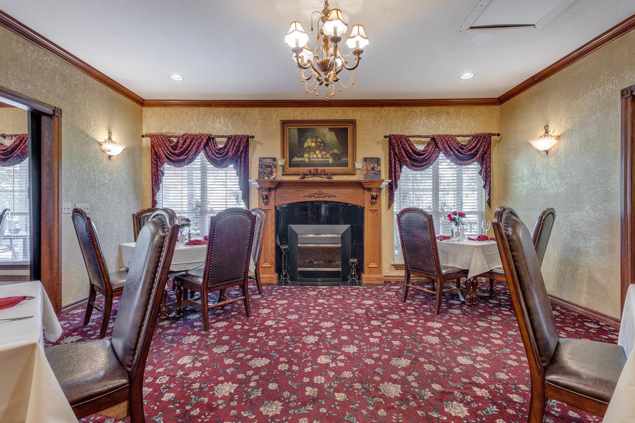 The Whispering Pines Inn - thumb 11