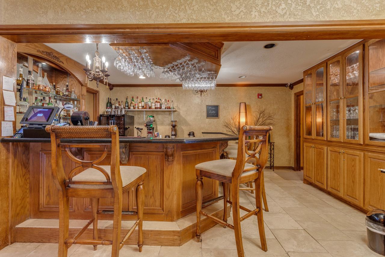 The Whispering Pines Inn - thumb 9