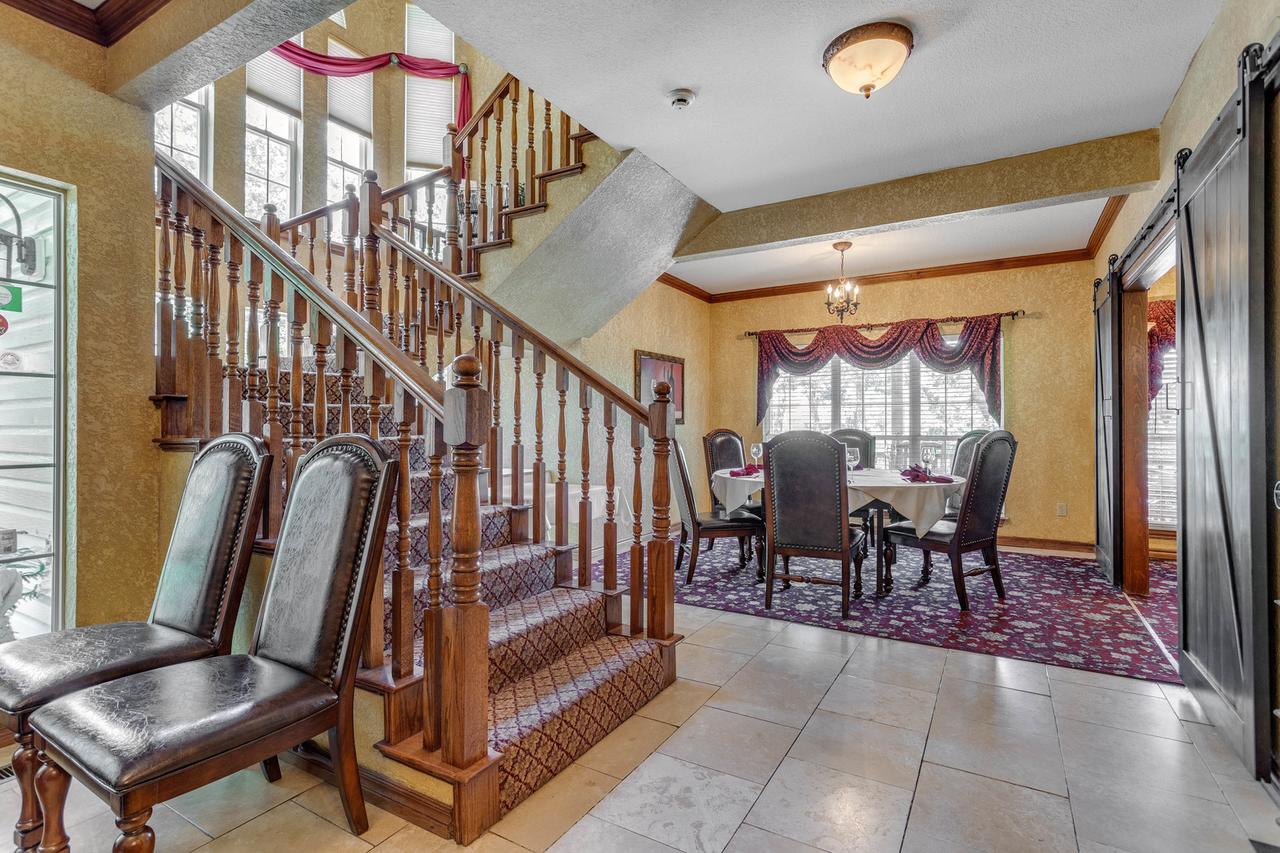 The Whispering Pines Inn - thumb 10