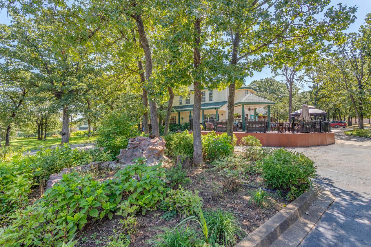 The Whispering Pines Inn - thumb 1