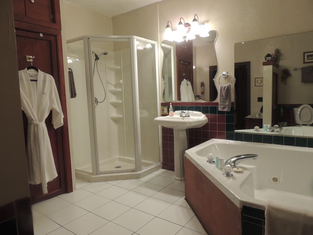 The Whispering Pines Inn - thumb 33