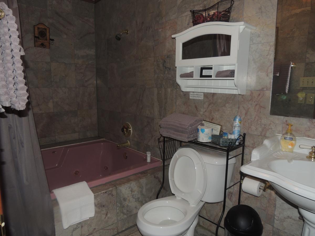 The Whispering Pines Inn - thumb 29