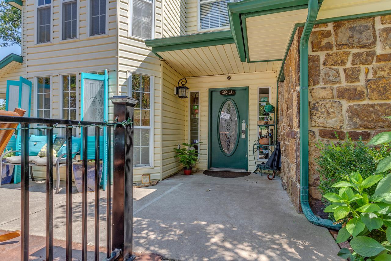 The Whispering Pines Inn - thumb 2