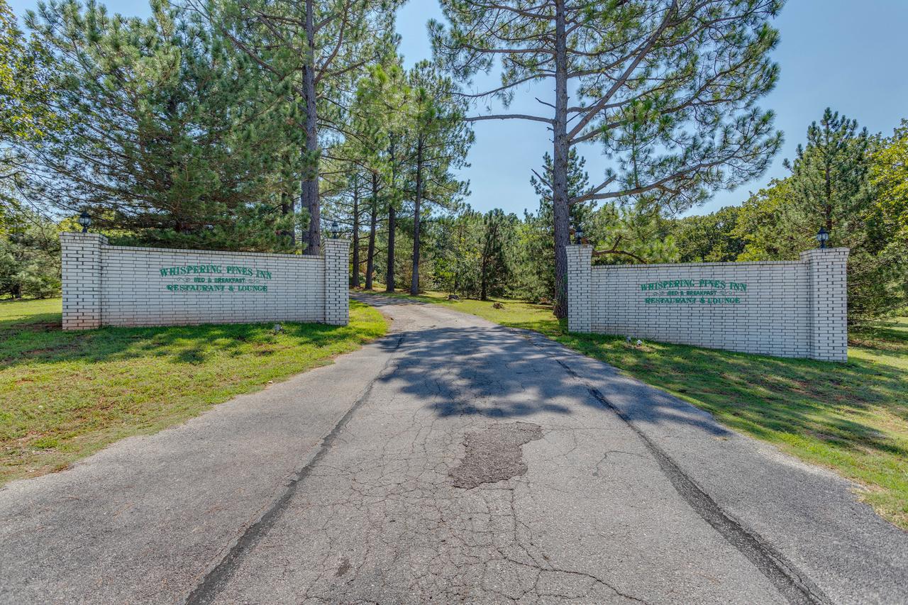 The Whispering Pines Inn - thumb 5