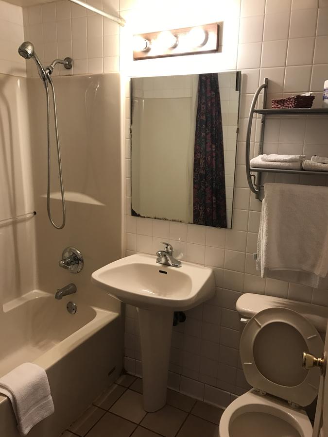 HWY Express Inn & Suites - thumb 4