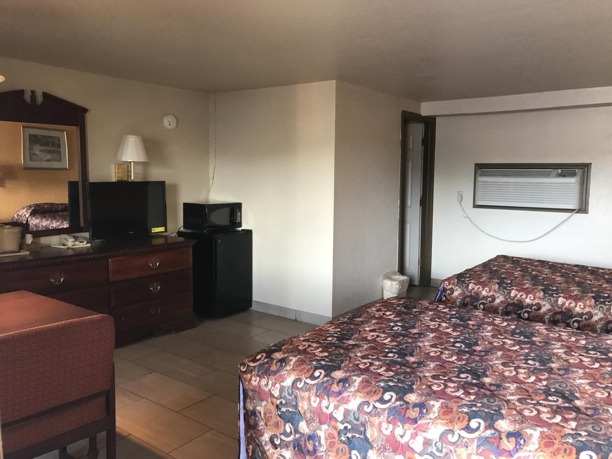 HWY Express Inn & Suites - thumb 2