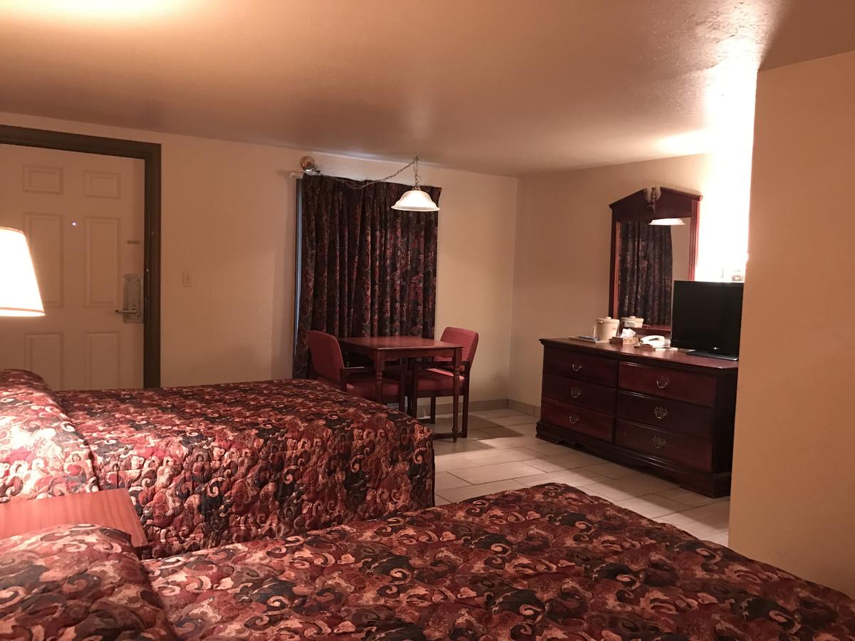 HWY Express Inn & Suites - thumb 3