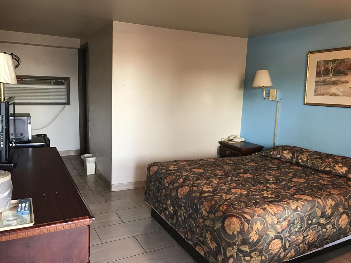 HWY Express Inn & Suites - thumb 5