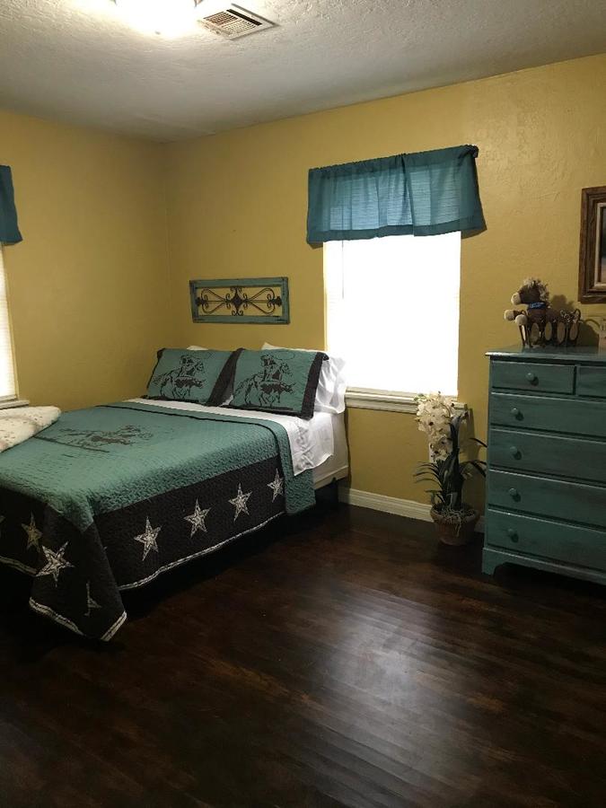 5 Bed Cowboy Home 1 Mi To Fort Sill - thumb 0