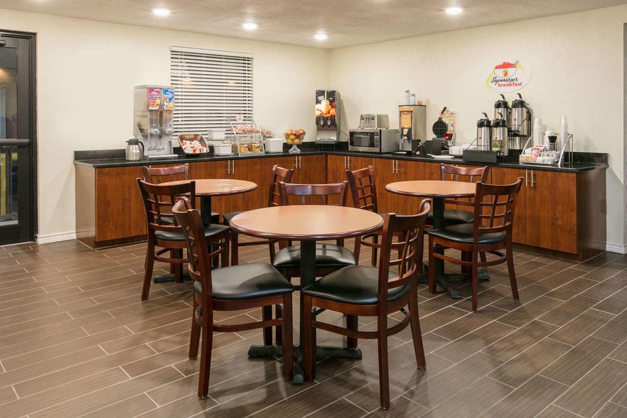 Super 8 By Wyndham Duncan - thumb 23