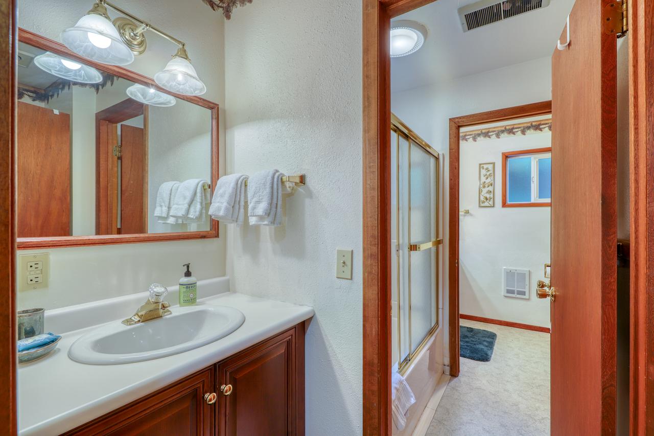 Pinecone Cabin - thumb 20