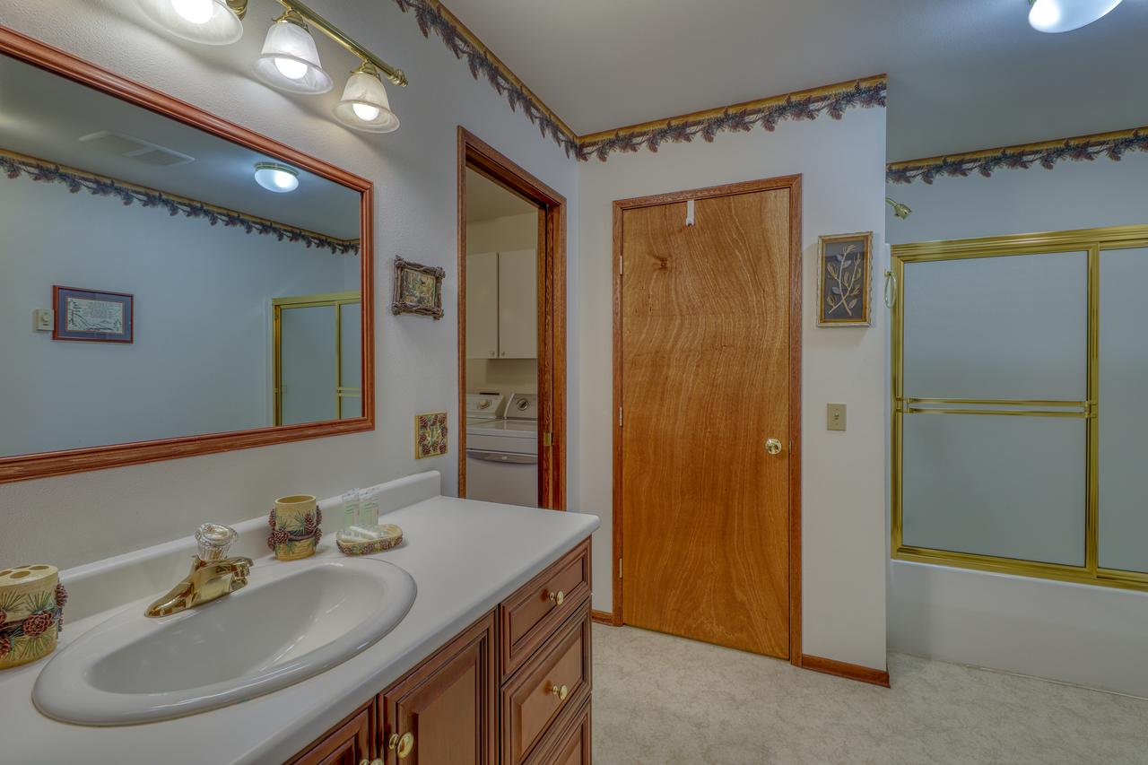 Pinecone Cabin - thumb 13