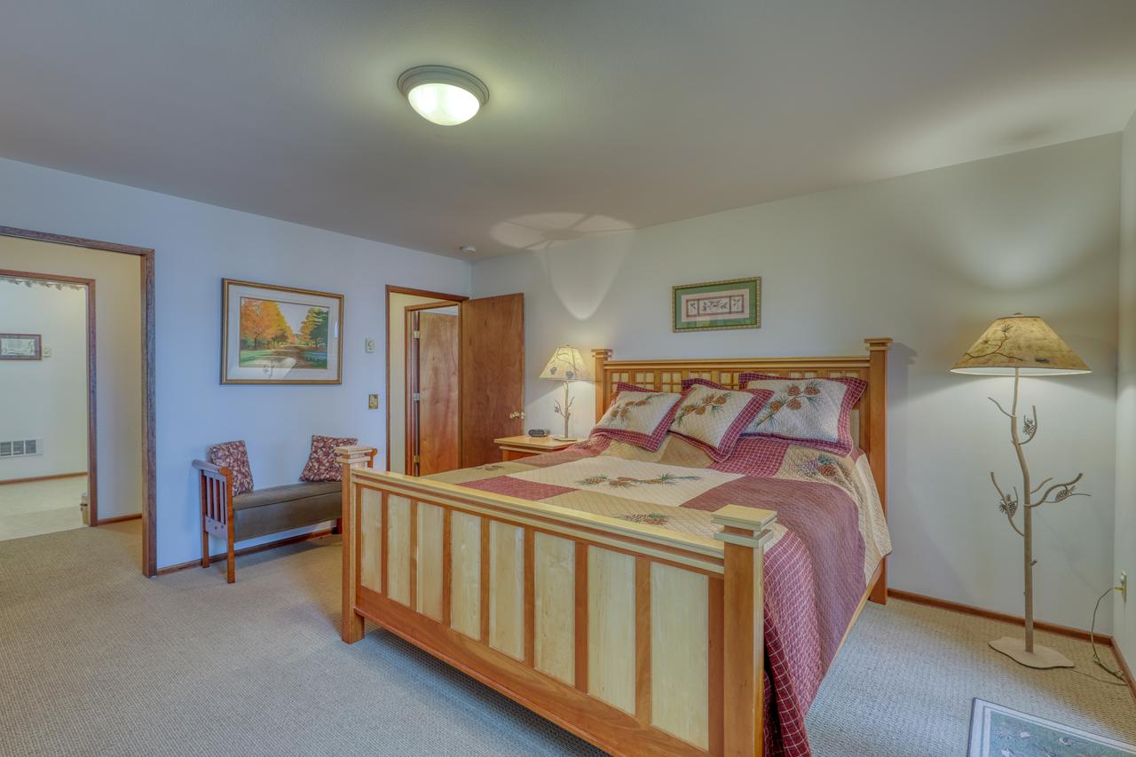 Pinecone Cabin - thumb 11