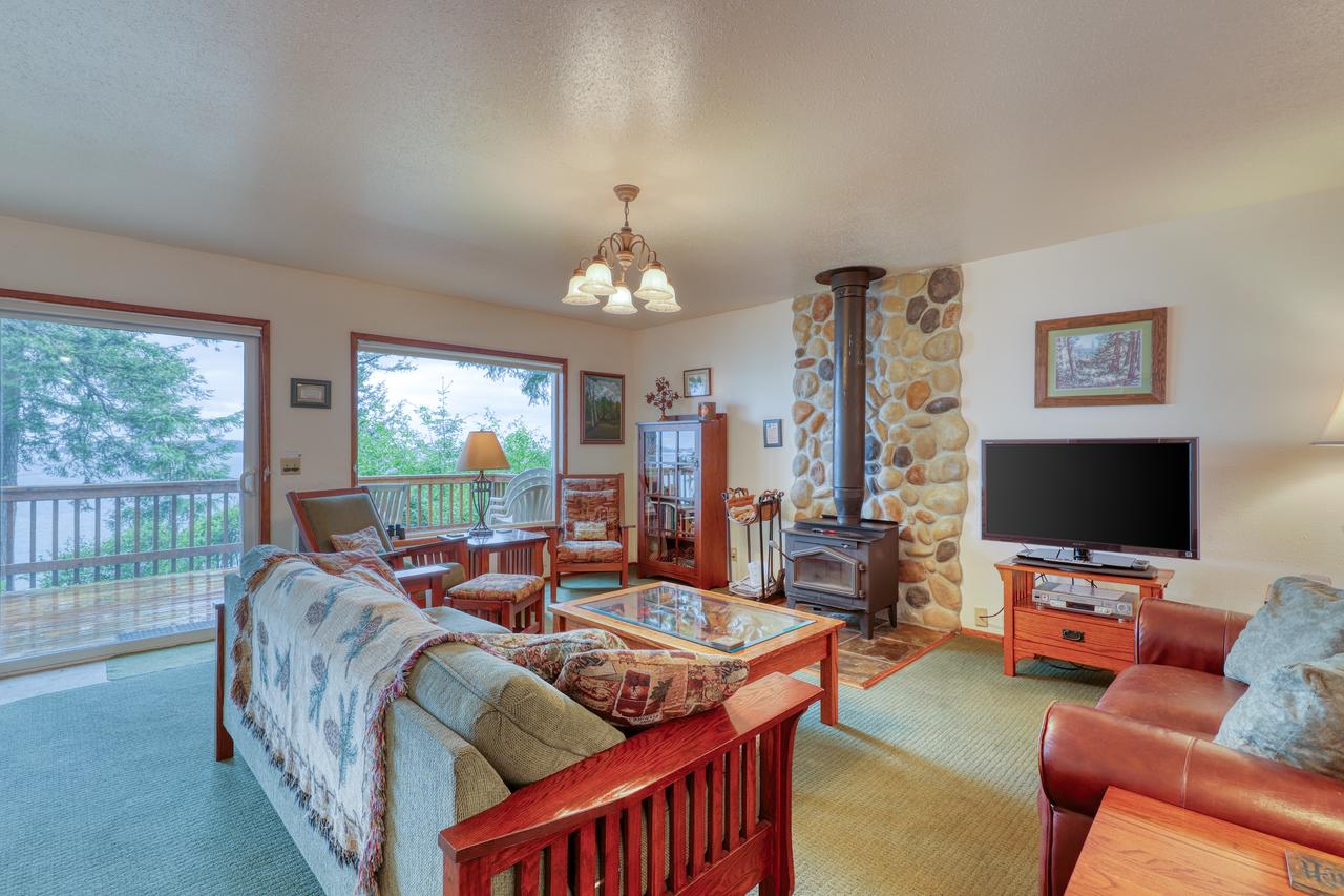 Pinecone Cabin - thumb 0