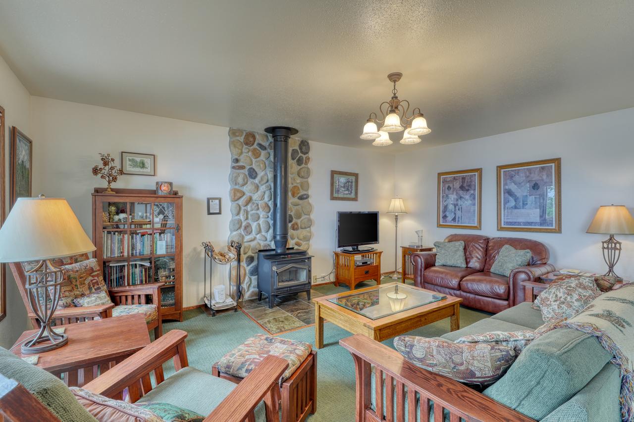 Pinecone Cabin - thumb 5