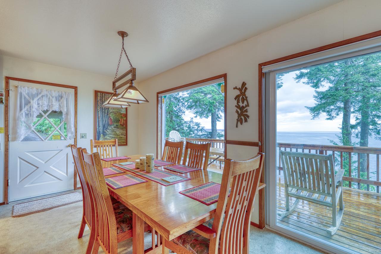 Pinecone Cabin - thumb 3