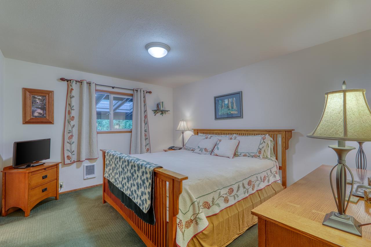 Pinecone Cabin - thumb 18