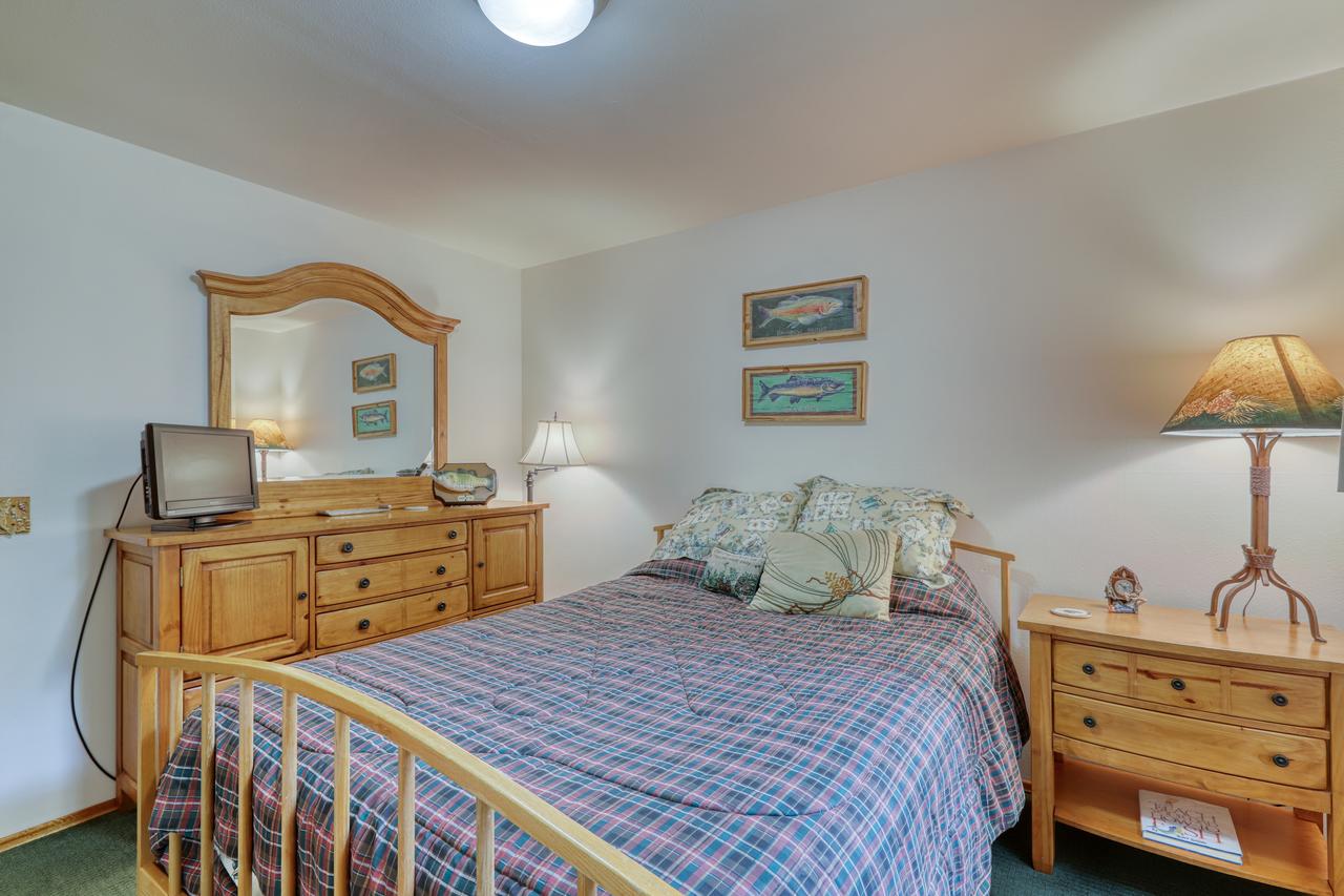 Pinecone Cabin - thumb 22