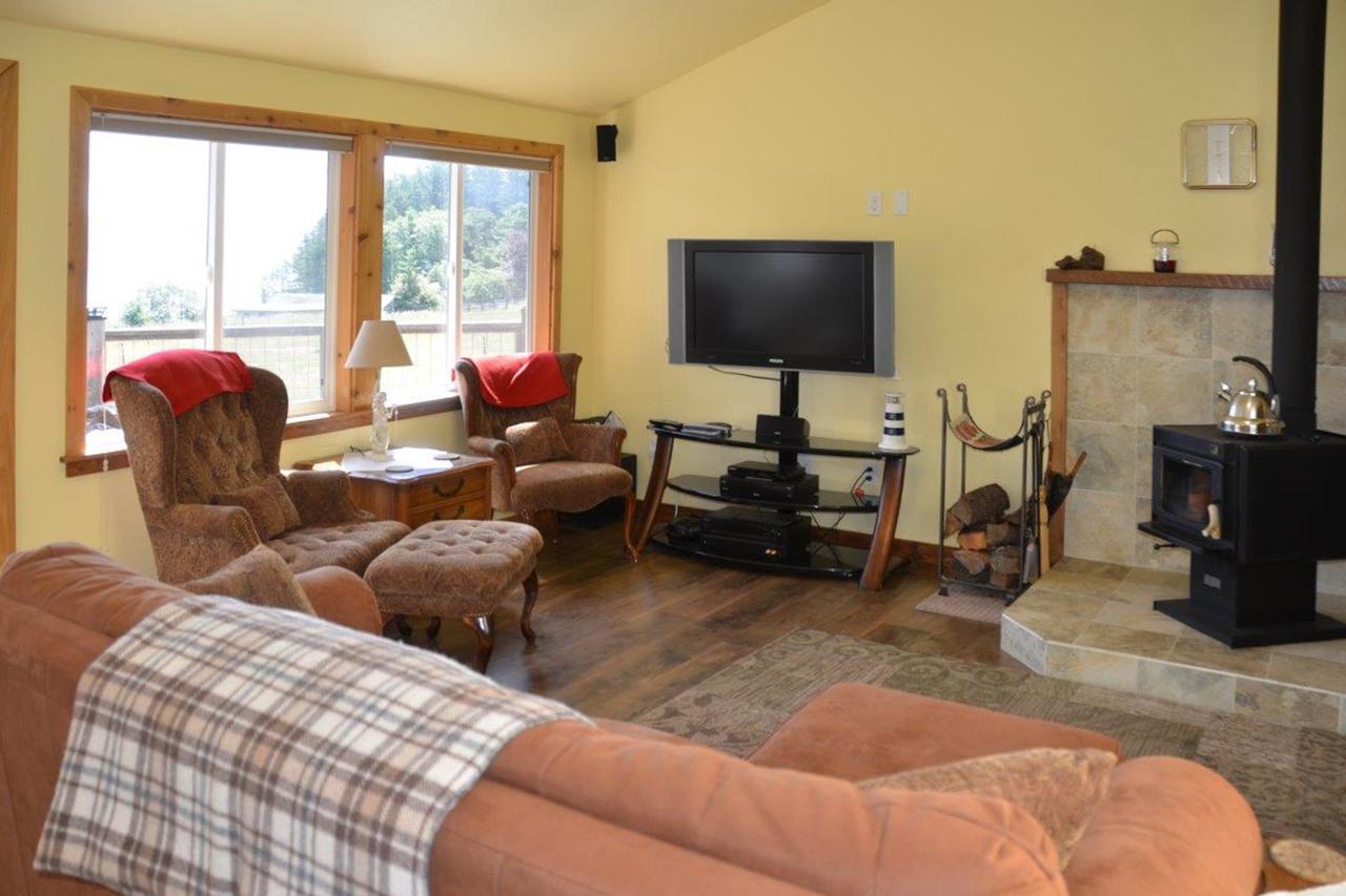 Obstruction Pass Cottage - thumb 8