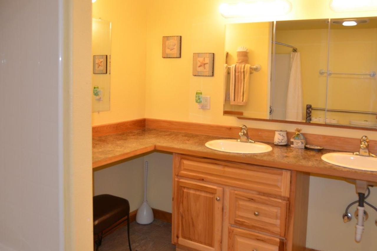 Obstruction Pass Cottage - thumb 28