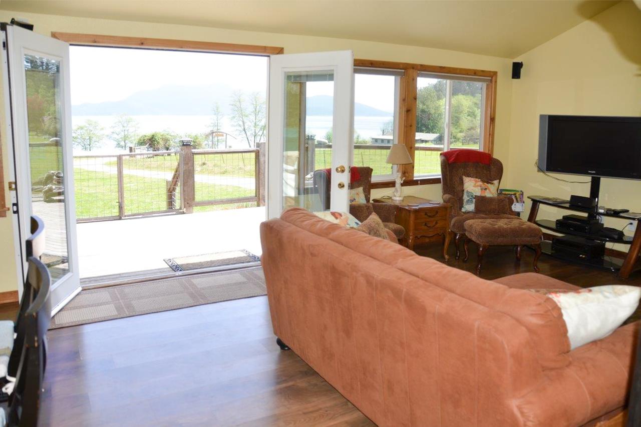 Obstruction Pass Cottage - thumb 1