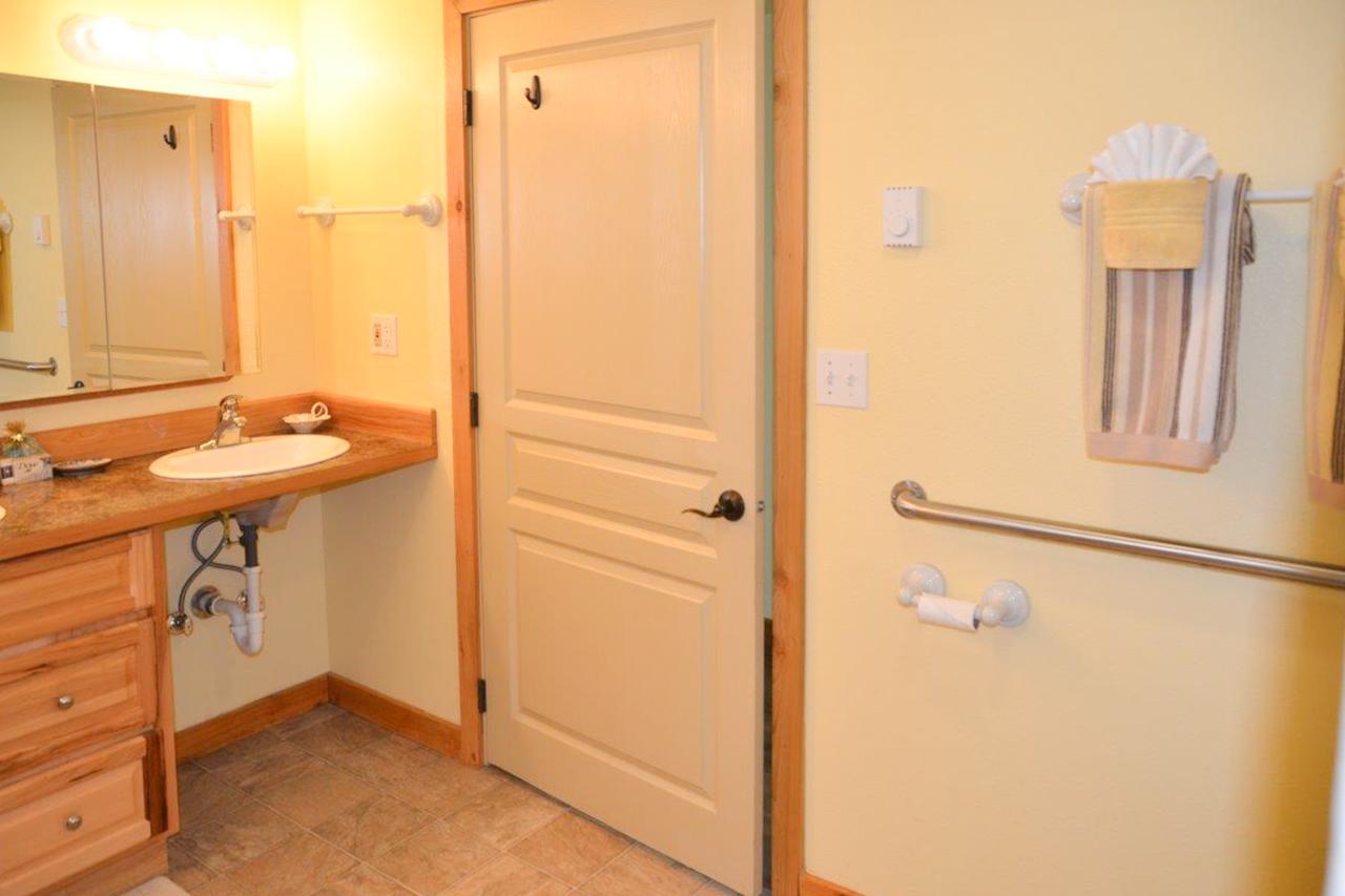 Obstruction Pass Cottage - thumb 14