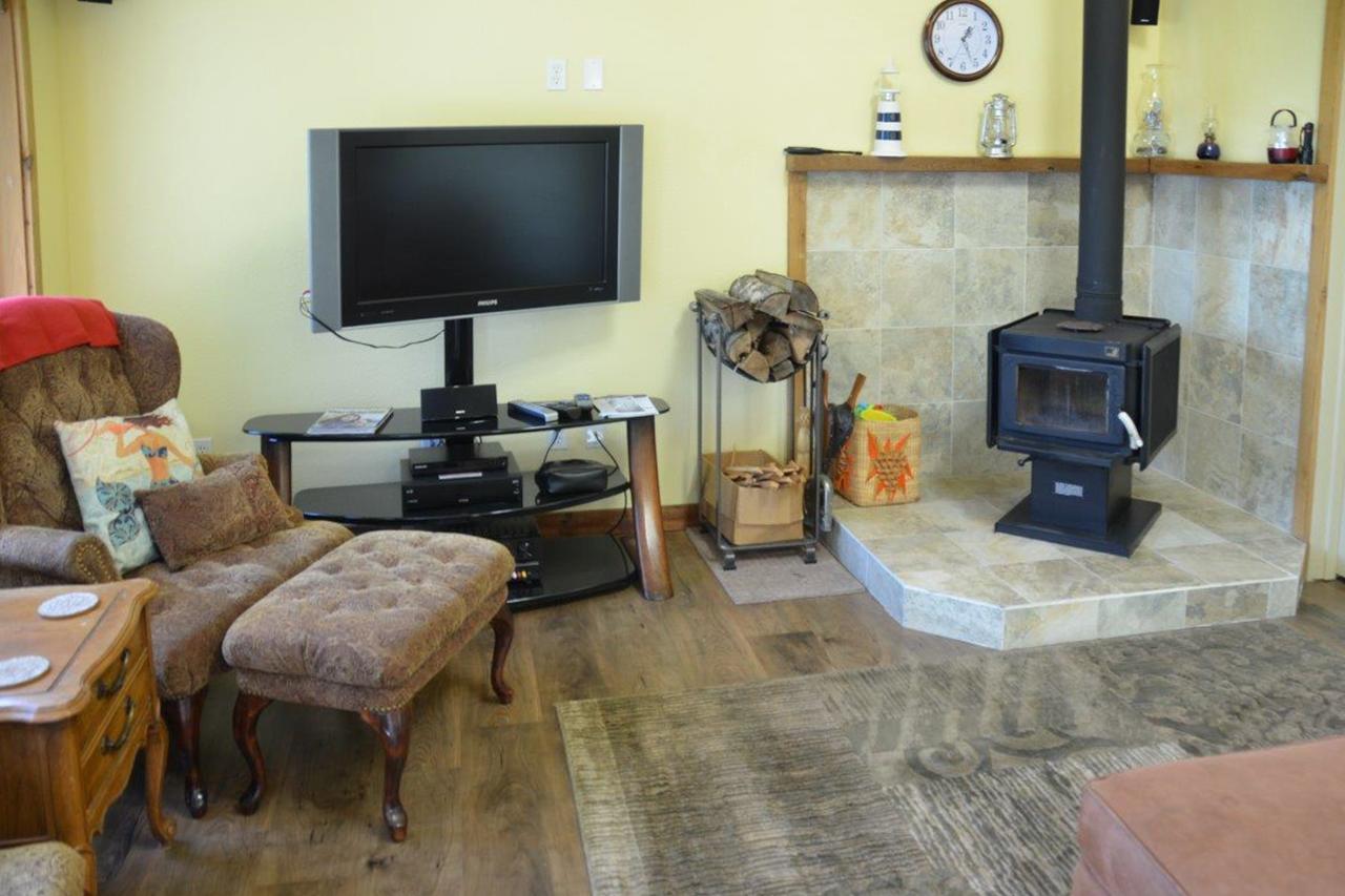 Obstruction Pass Cottage - thumb 0