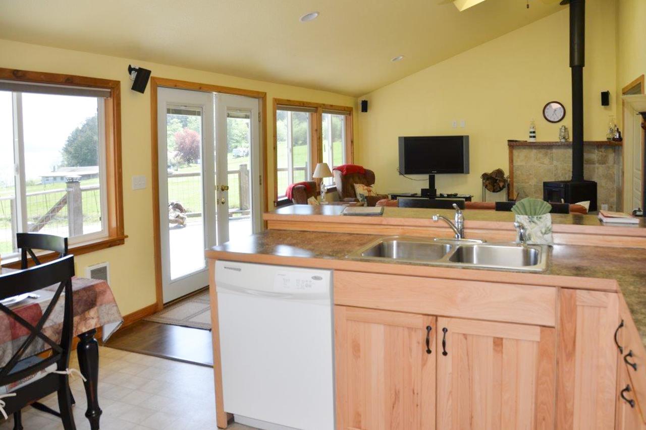 Obstruction Pass Cottage - thumb 6