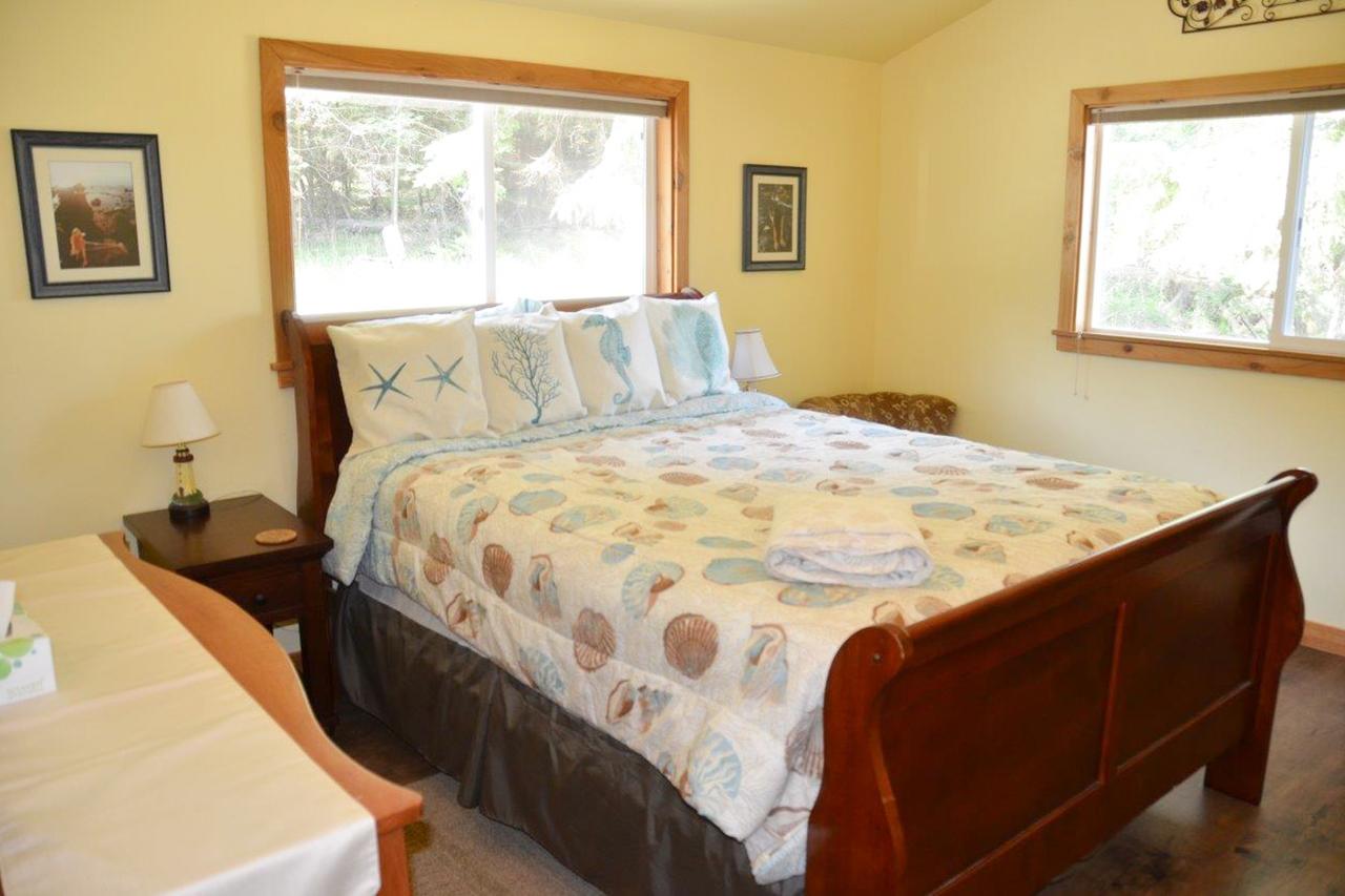 Obstruction Pass Cottage - thumb 3