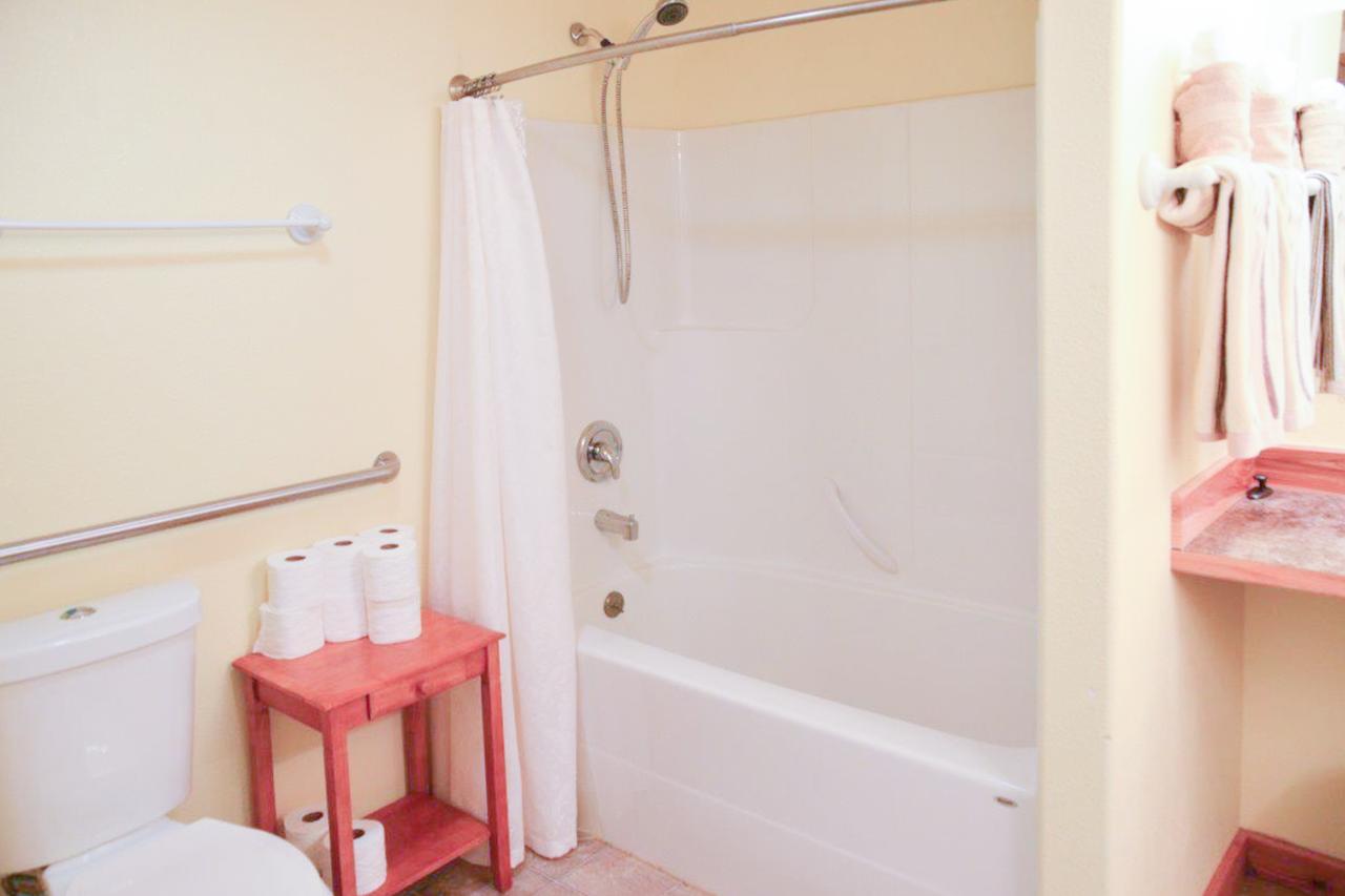 Obstruction Pass Cottage - thumb 7