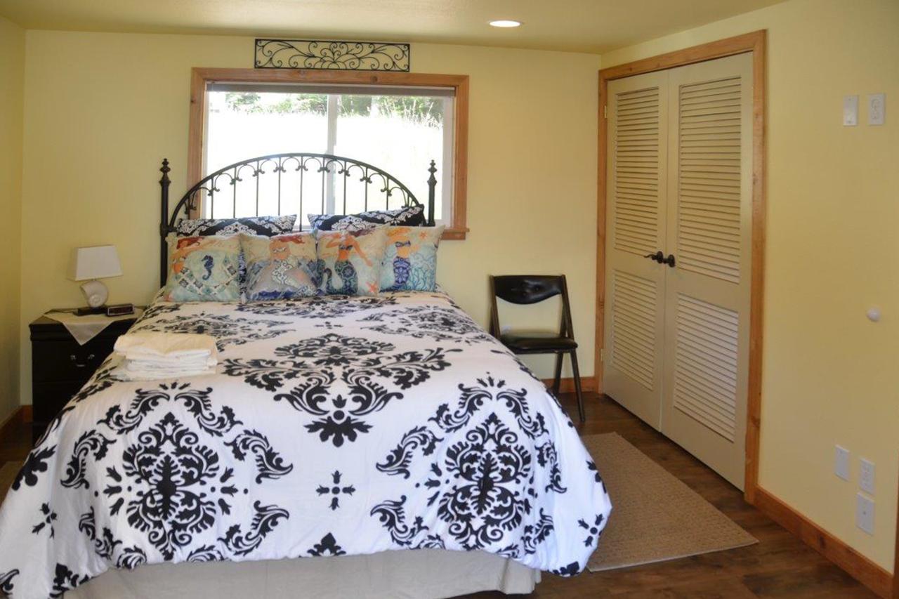 Obstruction Pass Cottage - thumb 22