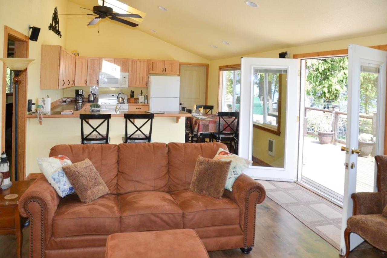 Obstruction Pass Cottage - thumb 17