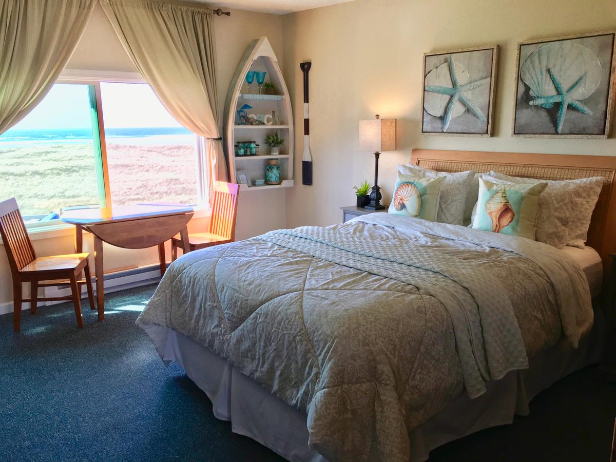 The Tradewinds Condo/Hotel - thumb 0