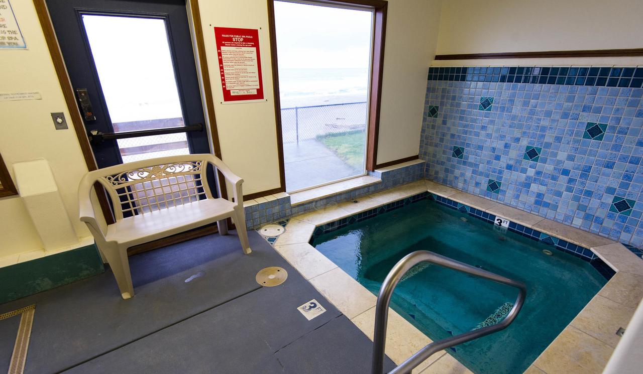 Sandcastle Beachfront Motel - thumb 1