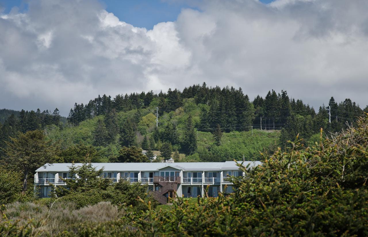 Pacific Reef Hotel & Light Show - thumb 35