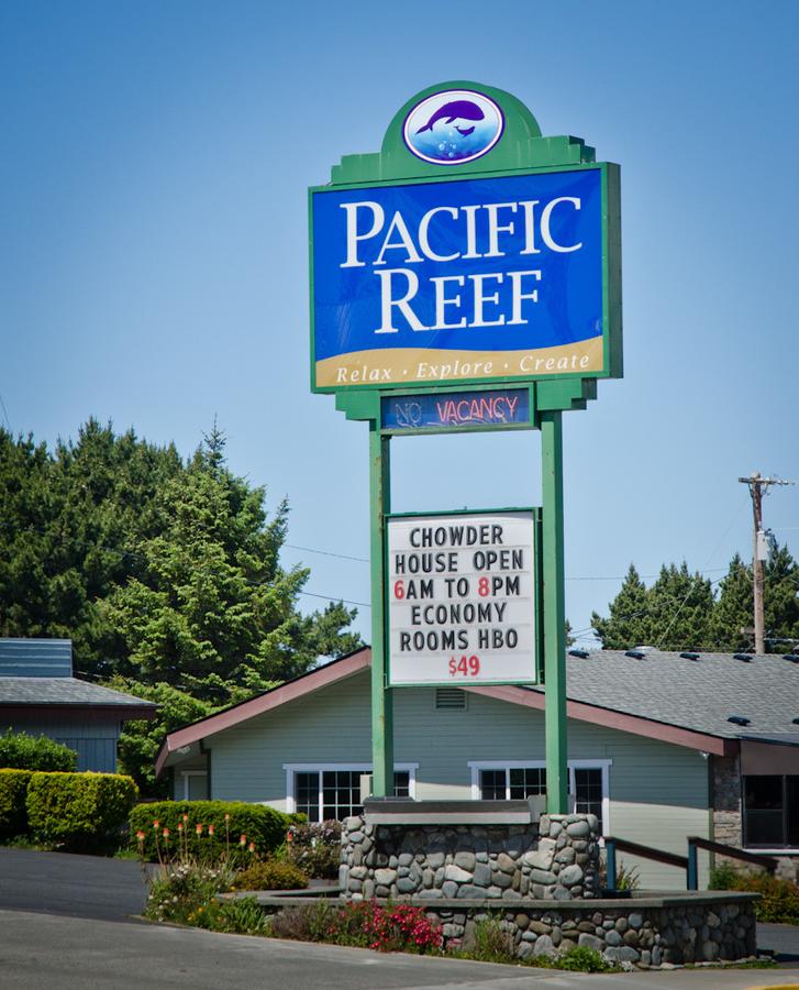 Pacific Reef Hotel & Light Show - thumb 22