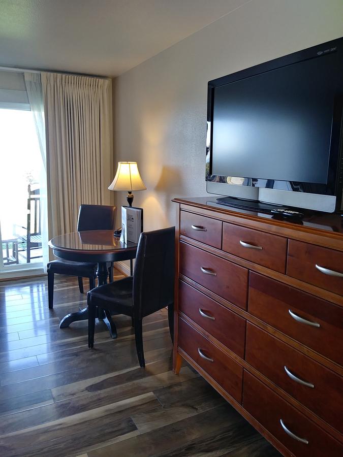 Pacific Reef Hotel & Light Show - thumb 2