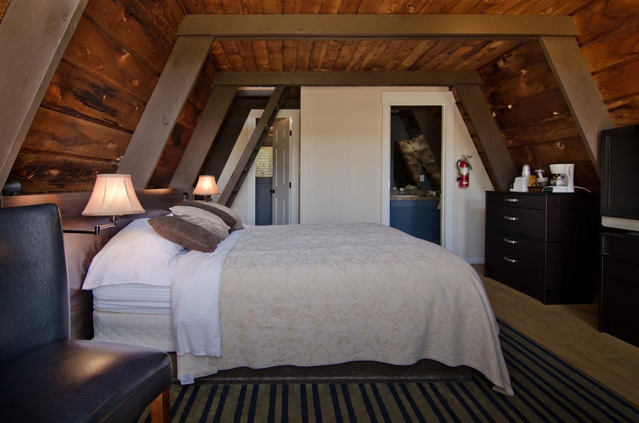 Pacific Reef Hotel & Light Show - thumb 27