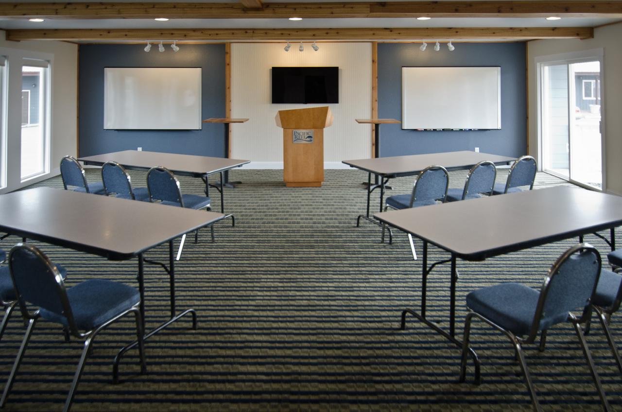 Pacific Reef Hotel & Light Show - thumb 18