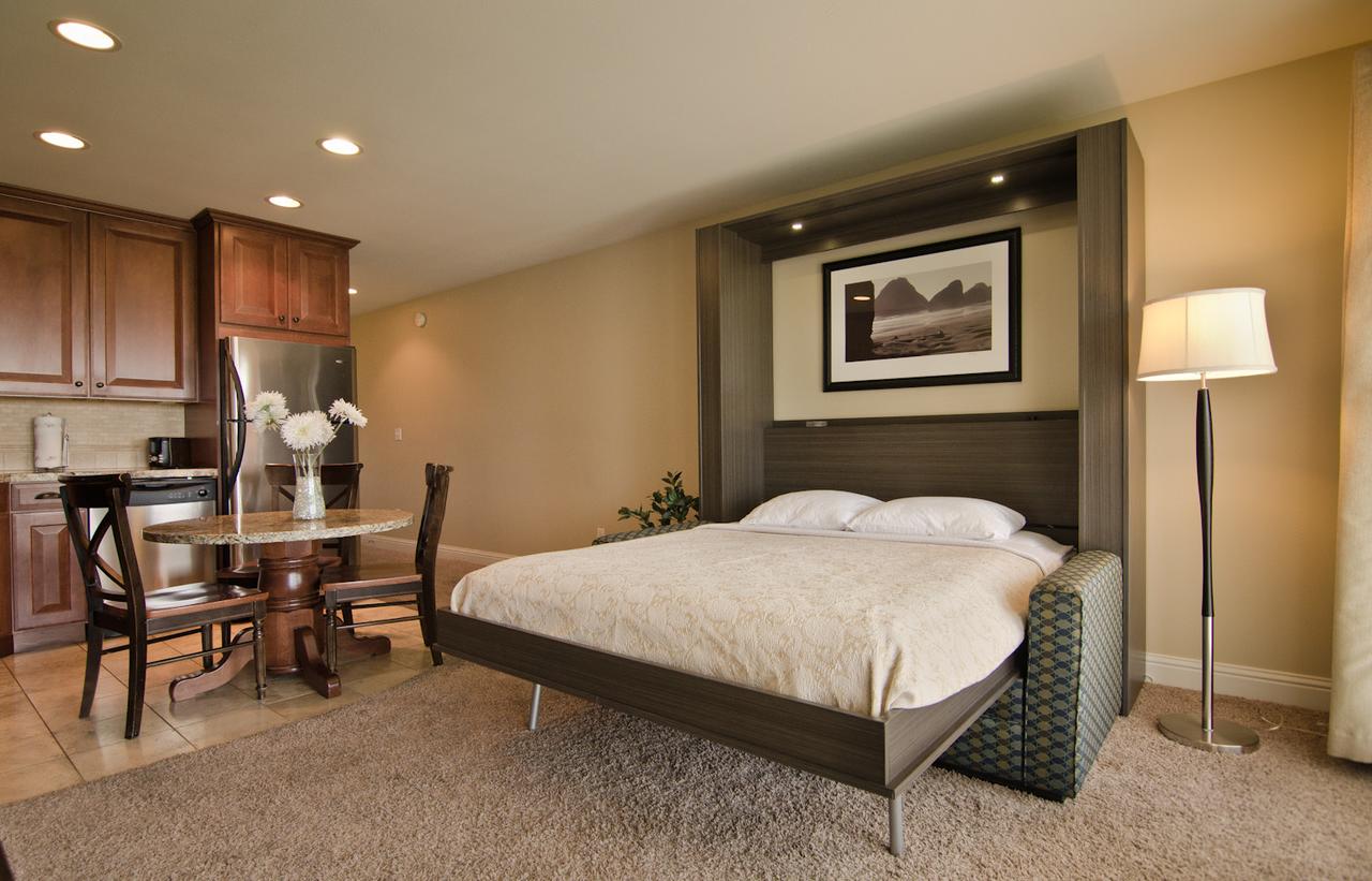 Pacific Reef Hotel & Light Show - thumb 6