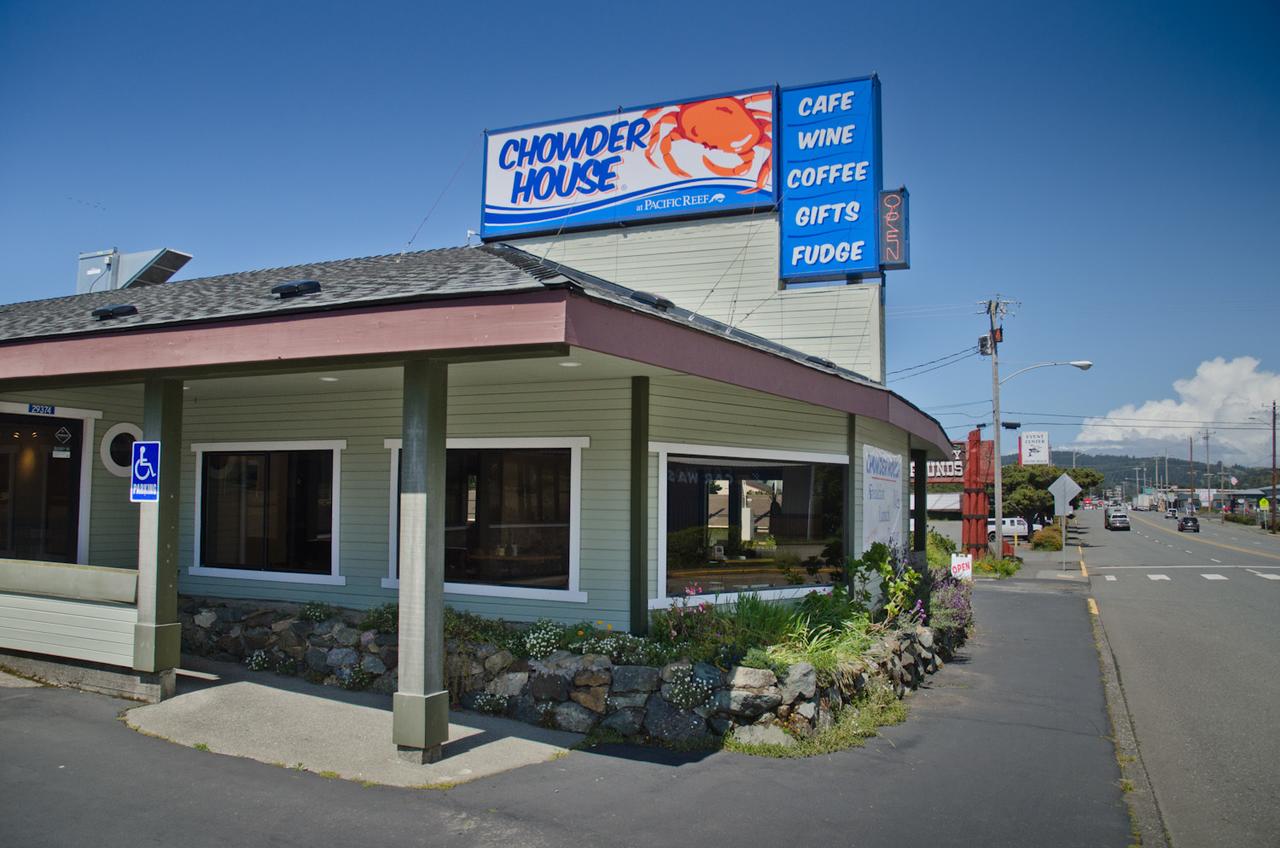 Pacific Reef Hotel & Light Show - thumb 15