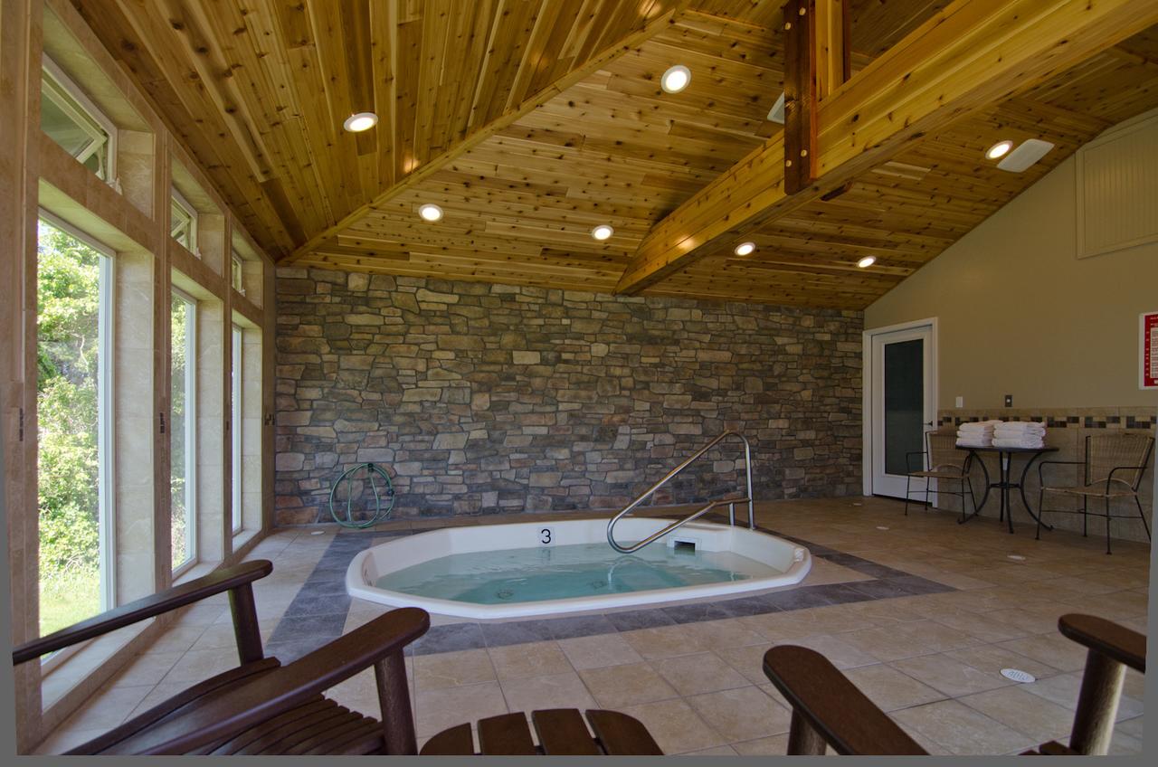 Pacific Reef Hotel & Light Show - thumb 10