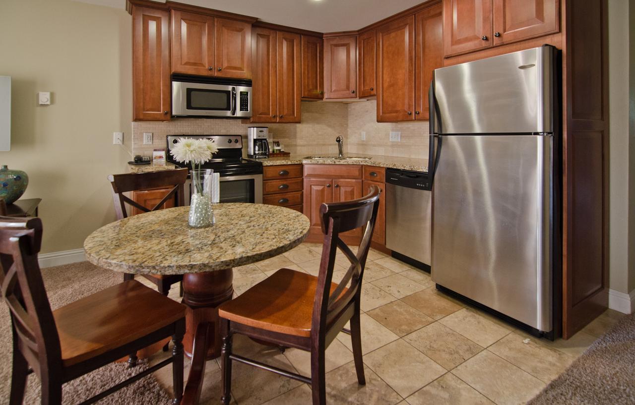 Pacific Reef Hotel & Light Show - thumb 7