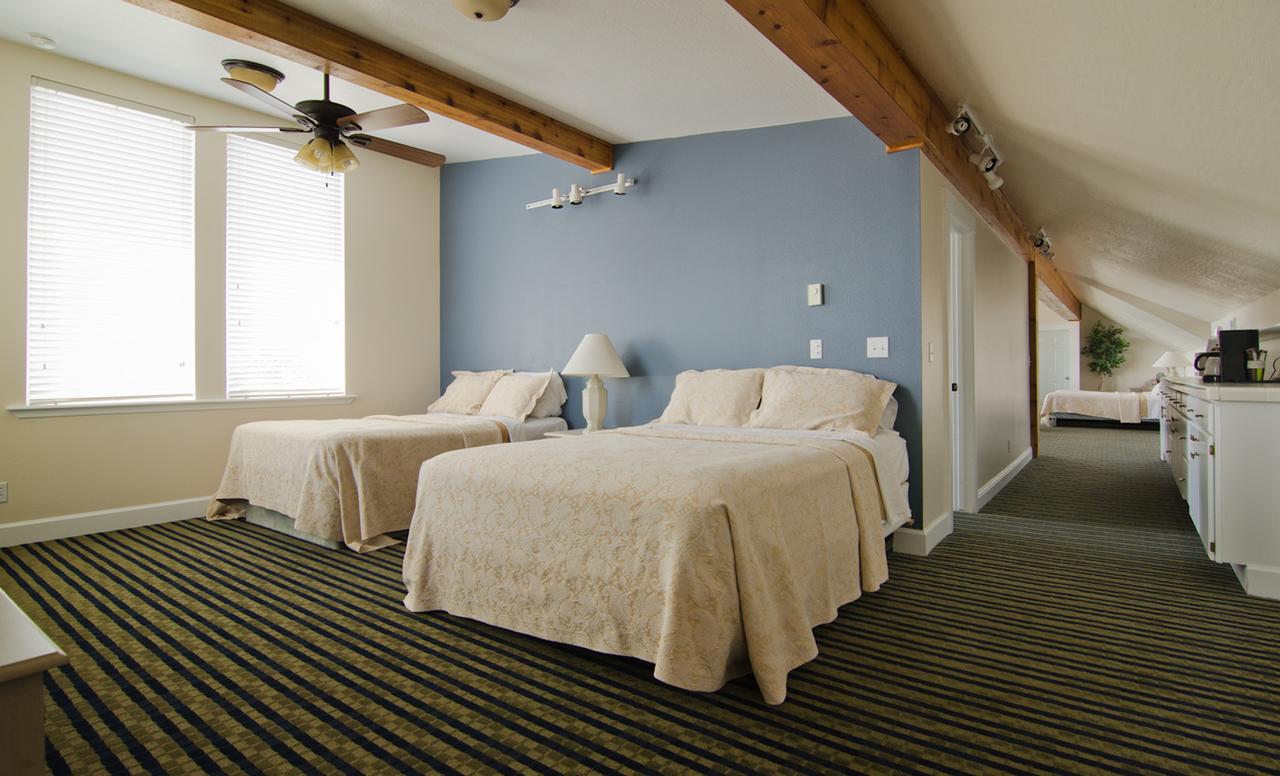 Pacific Reef Hotel & Light Show - thumb 29