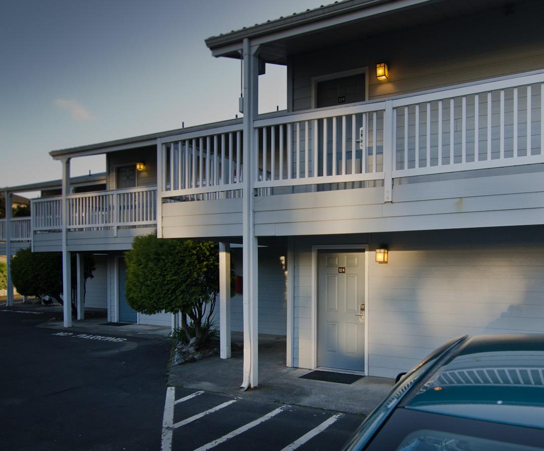 Pacific Reef Hotel & Light Show - thumb 12