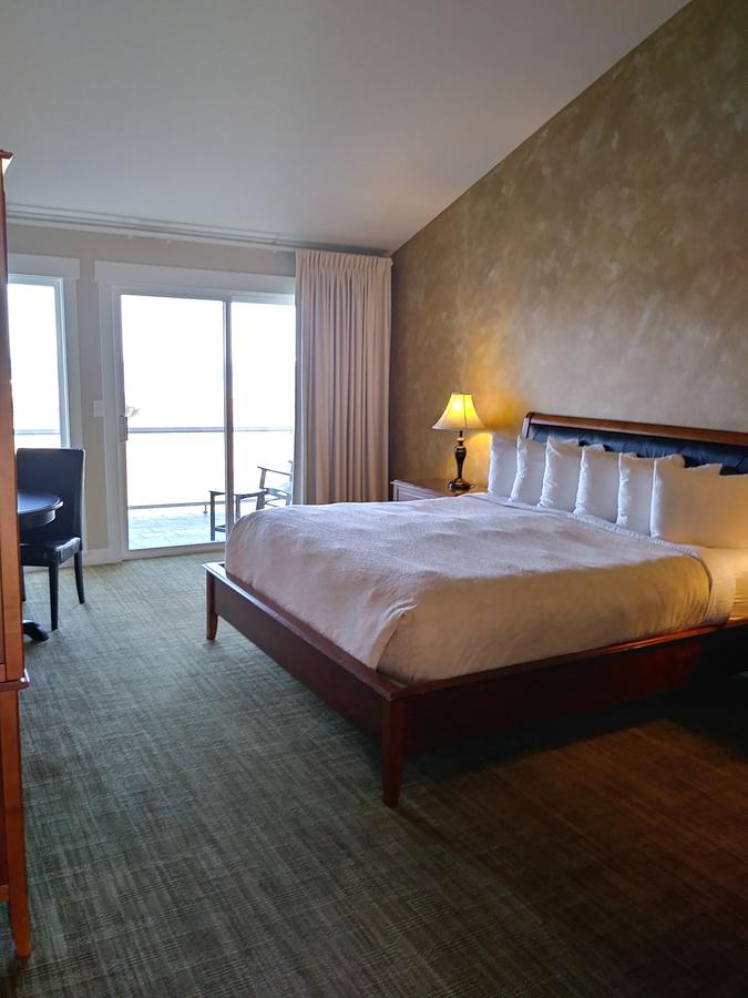 Pacific Reef Hotel & Light Show - thumb 11