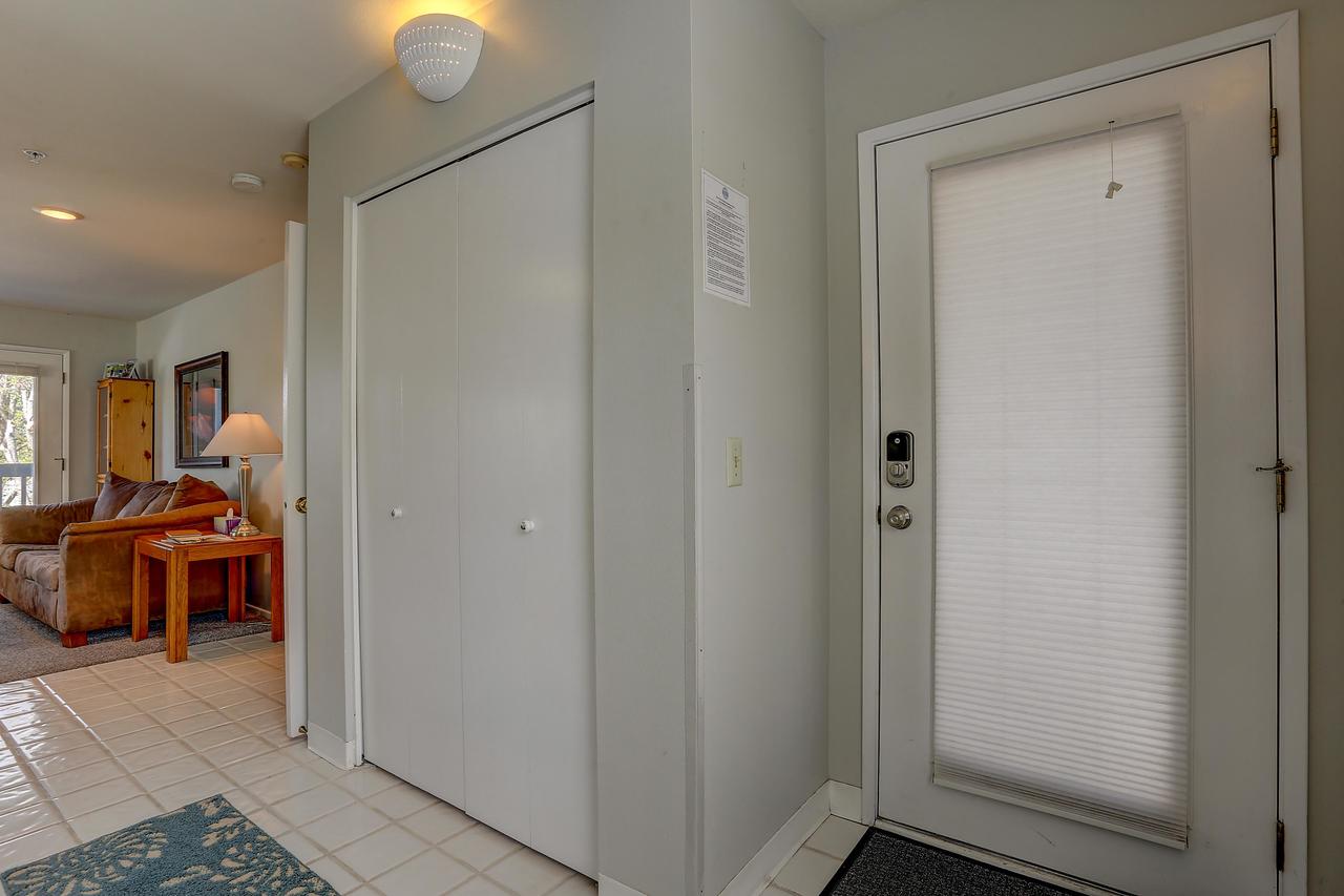 AlleyÃ¢Â€Â™s 22-River Vw-AC-1BR/2BA - thumb 13