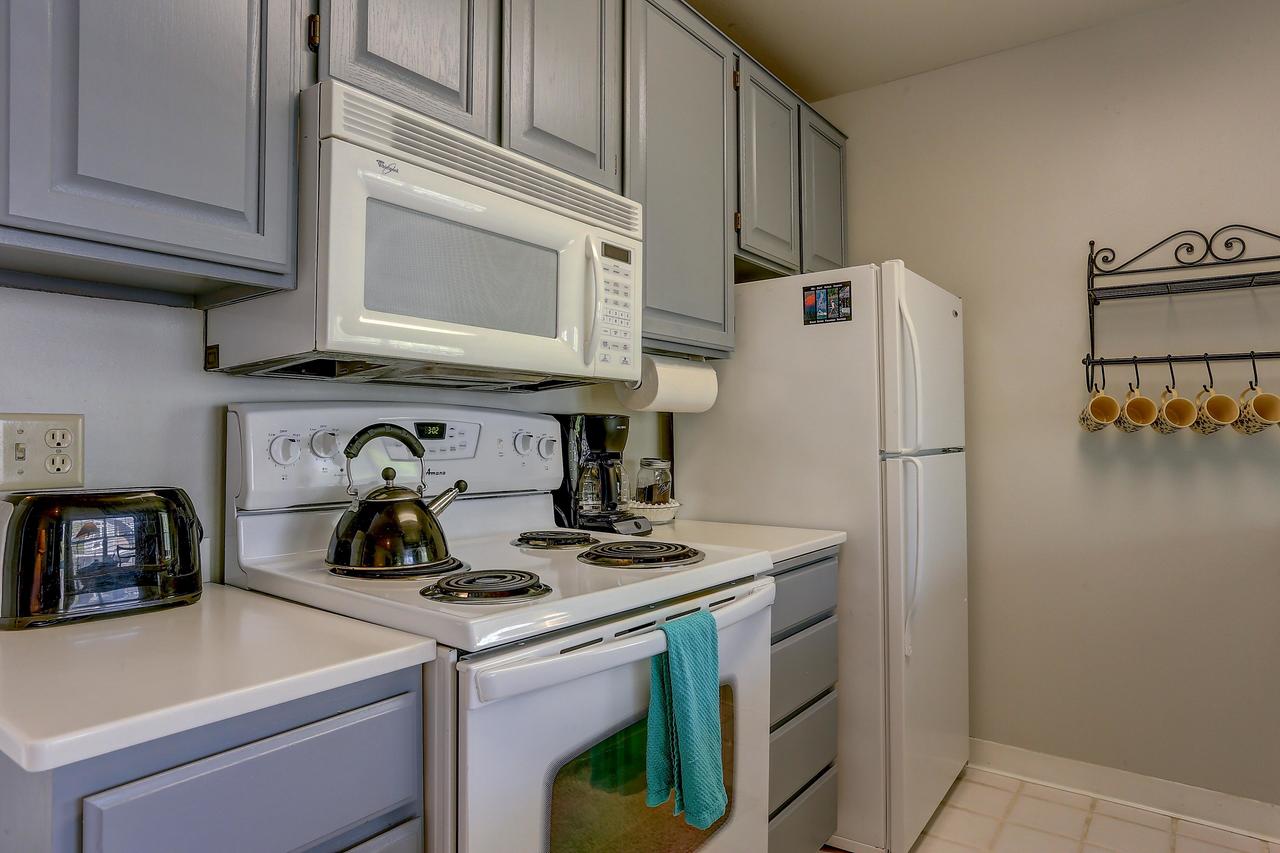 AlleyÃ¢Â€Â™s 22-River Vw-AC-1BR/2BA - thumb 11