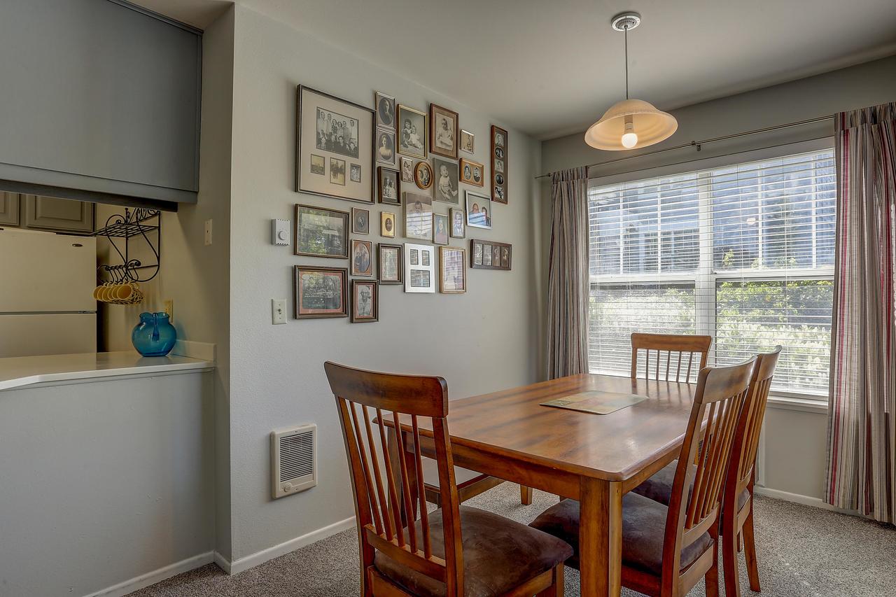 AlleyÃ¢Â€Â™s 22-River Vw-AC-1BR/2BA - thumb 2